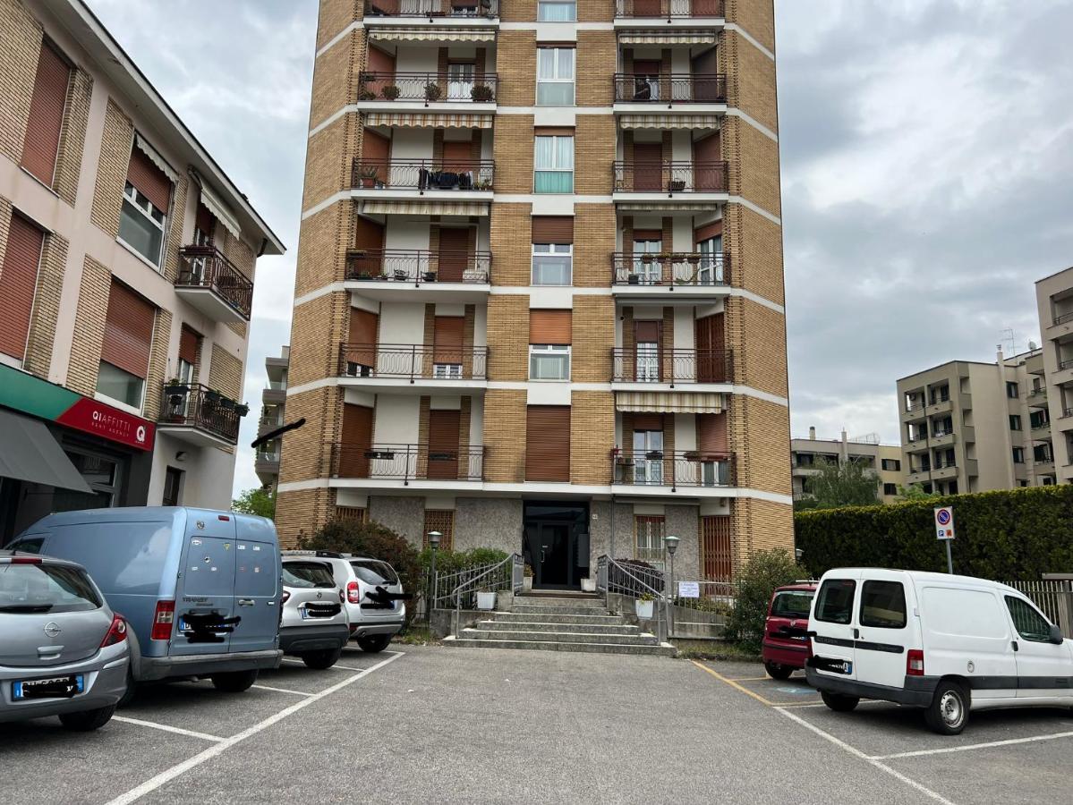 Rosanna House - Vedano Al Lambro Villa Monza Buitenkant foto